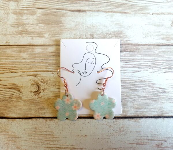 Green flower earrings out of Polymer clay